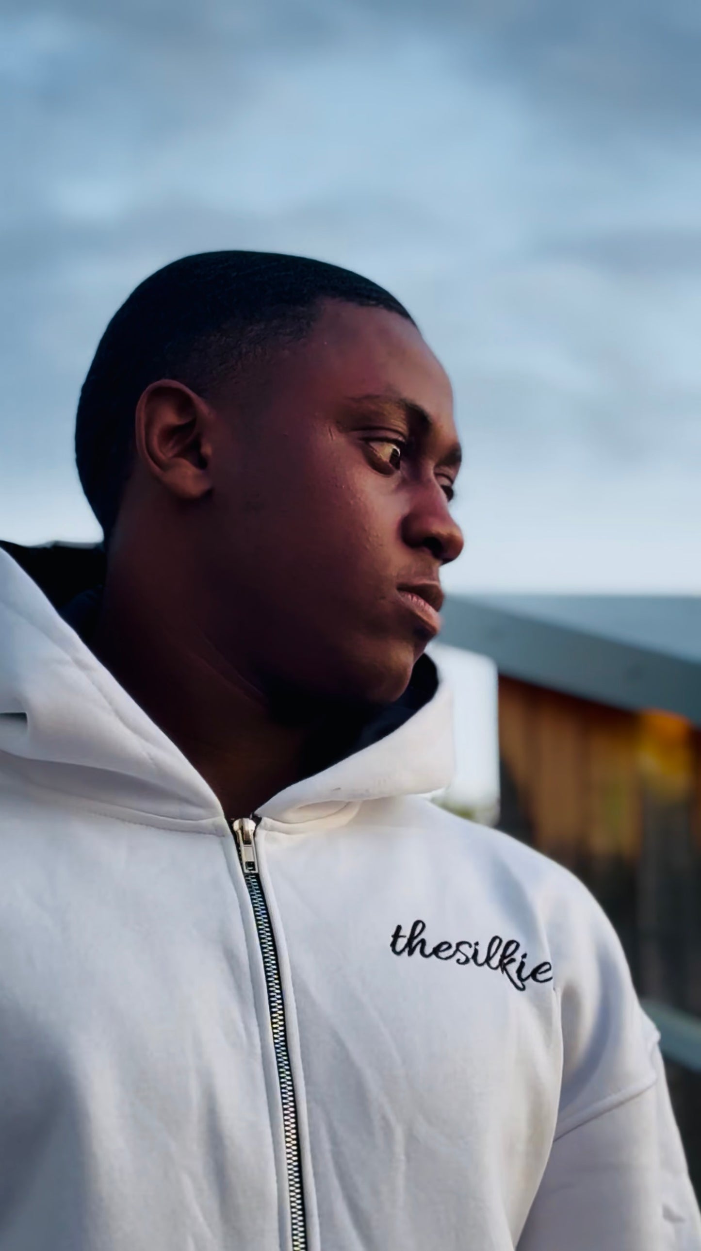 Le zip-up blanc le plus soyeux