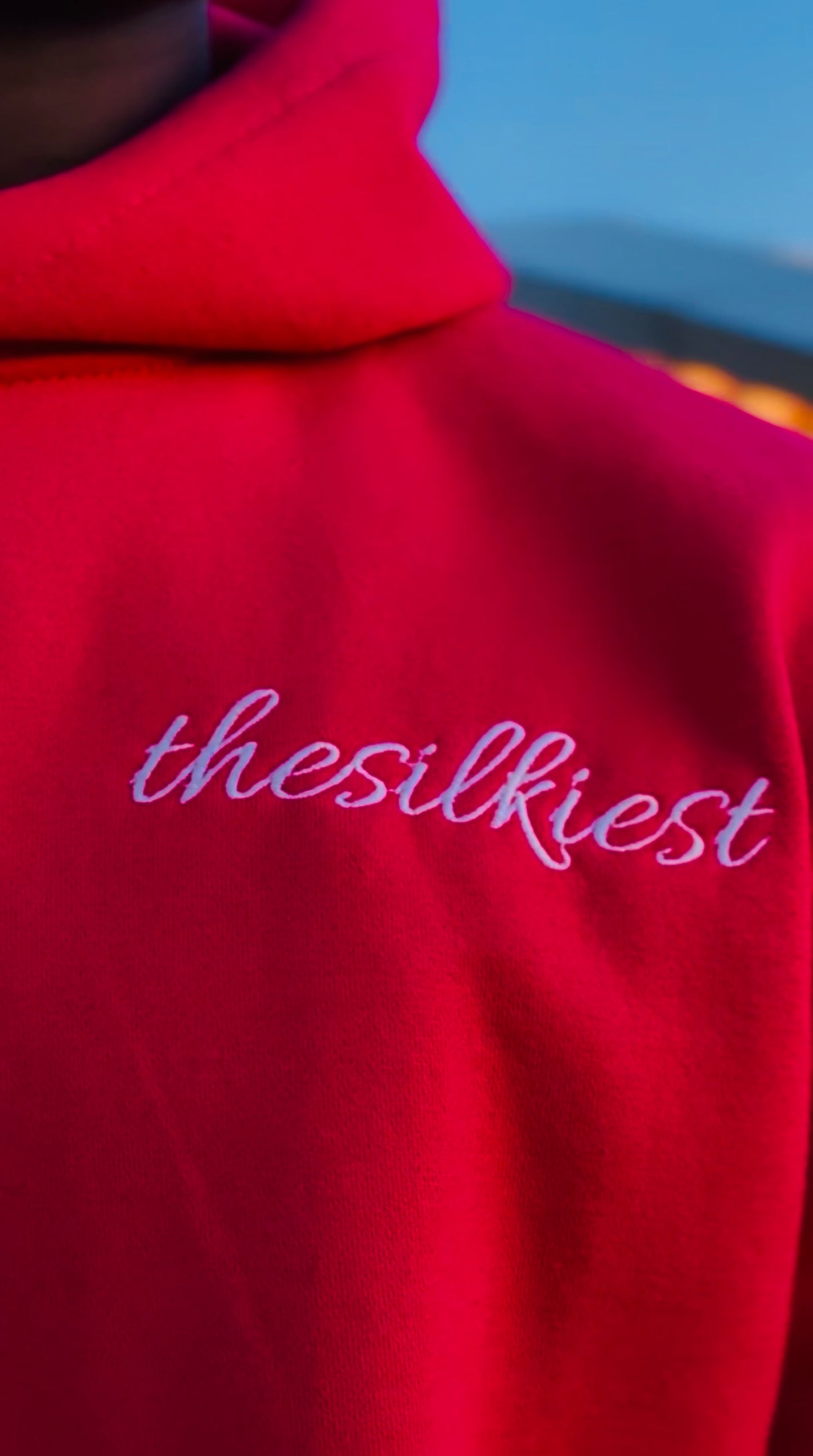 Le sweat à capuche le plus soyeux rose